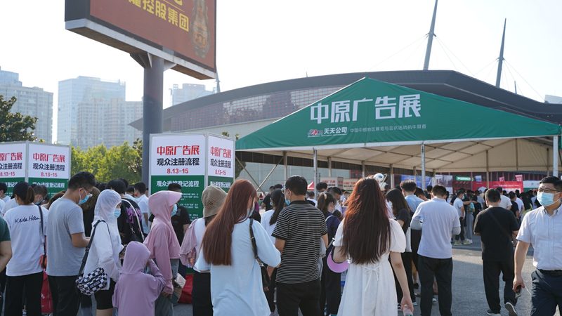在选择画册排版设计厂家时，可以从以下几个方面进行考量：